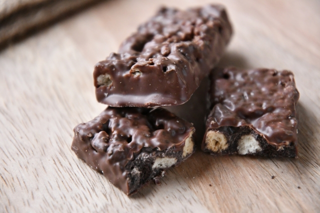 ザクザク食感のチョコバー菓子