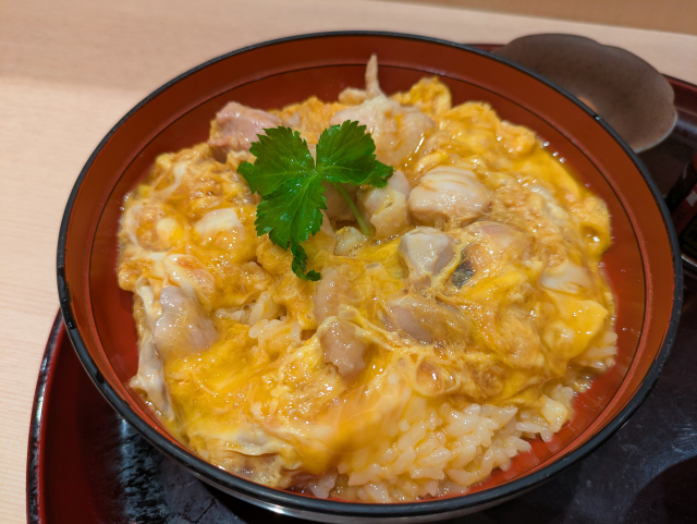 名古屋コーチンの鶏肉と卵で作った親子丼