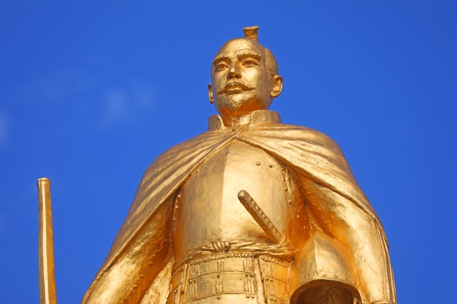 岐阜駅前の織田信長像